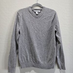Amazon Essentials Men's V-Neck Sweater in Gray